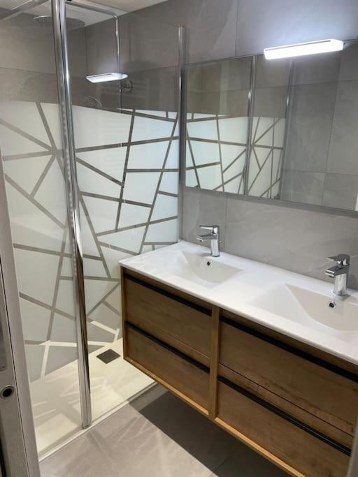 Appartement Atypique Et Fraichement Renove Saint-Vallier  Extérieur photo